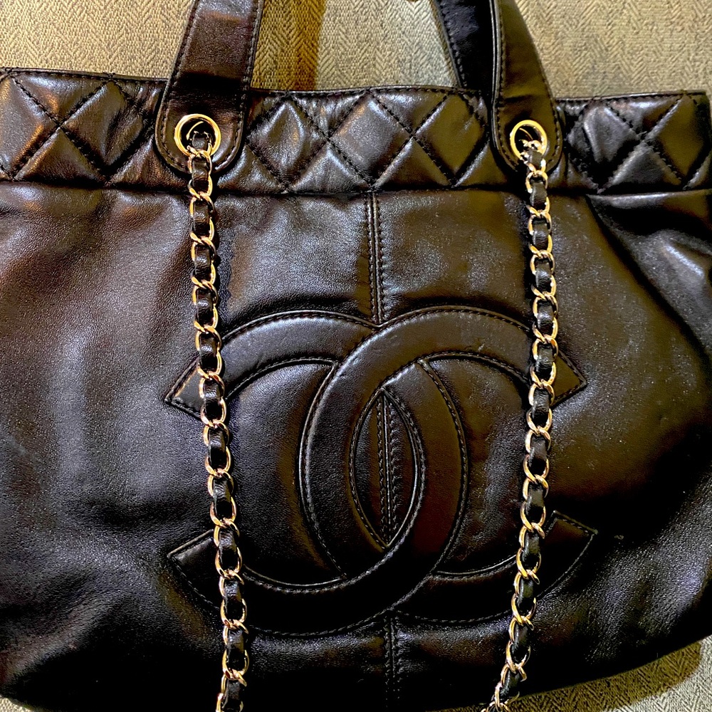 Chanel tote, grand shopping tote, new.